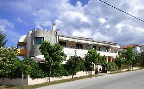 Dolphins Apartments & Rooms