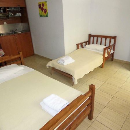 Dolphins Apartments & Rooms Лименас Екстериор снимка
