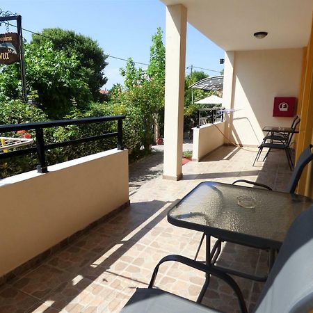 Dolphins Apartments & Rooms Лименас Екстериор снимка