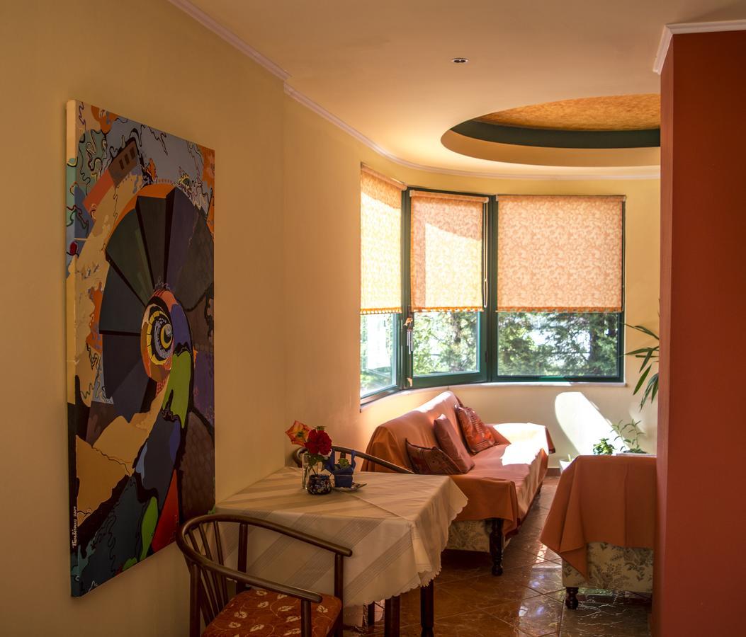 Dolphins Apartments & Rooms Лименас Екстериор снимка