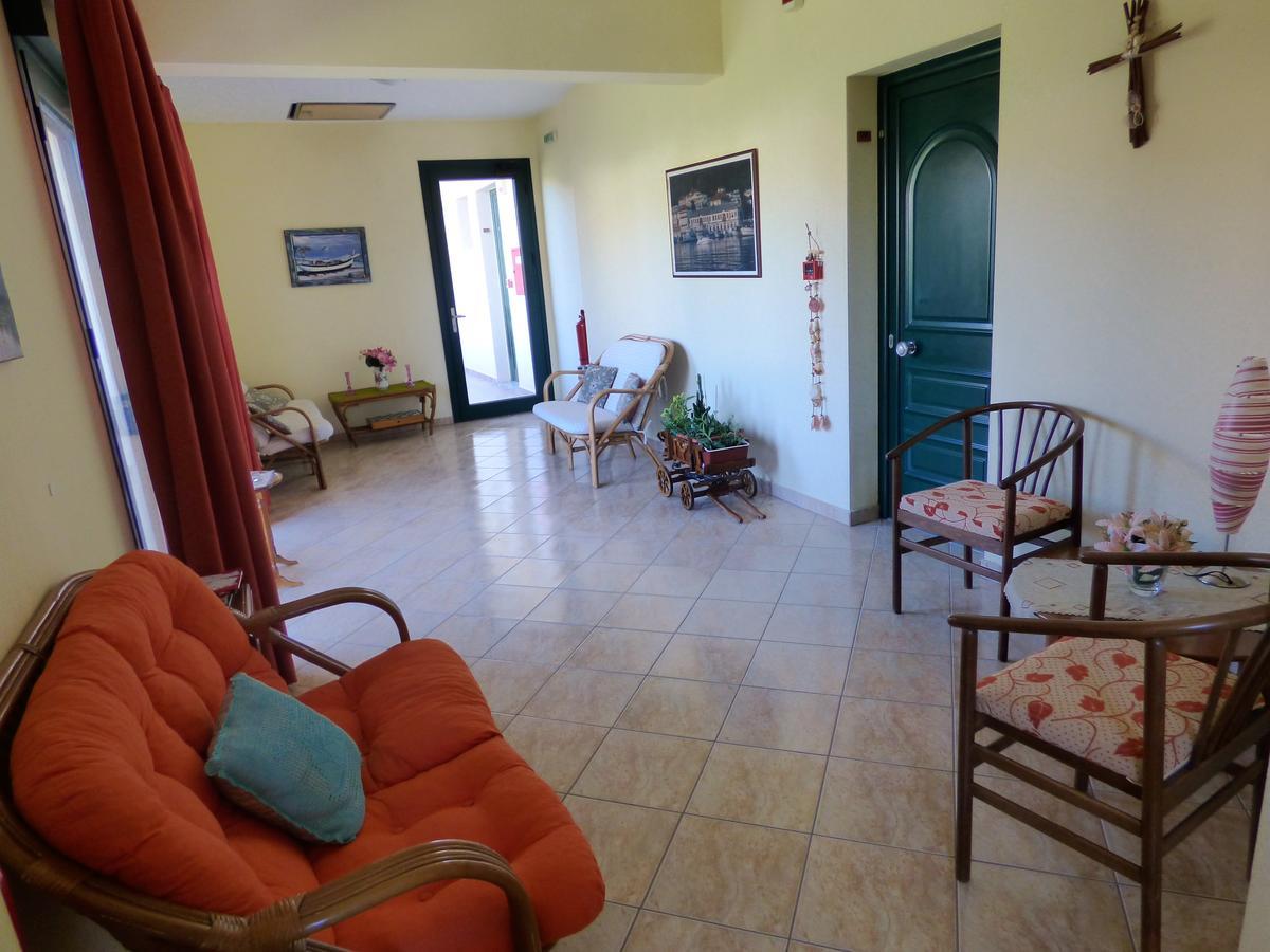 Dolphins Apartments & Rooms Лименас Екстериор снимка