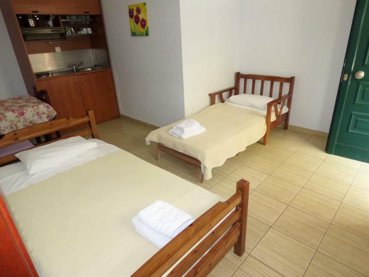 Dolphins Apartments & Rooms Лименас Екстериор снимка