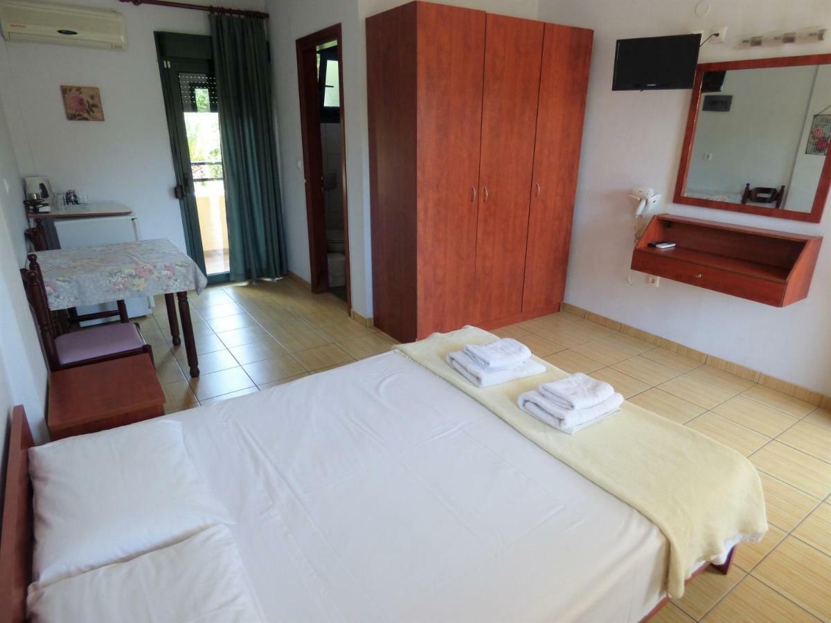 Dolphins Apartments & Rooms Лименас Екстериор снимка