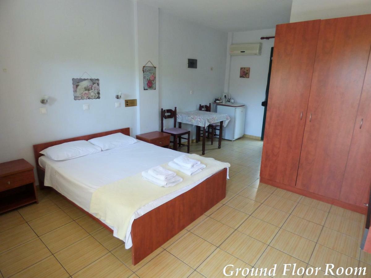 Dolphins Apartments & Rooms Лименас Екстериор снимка