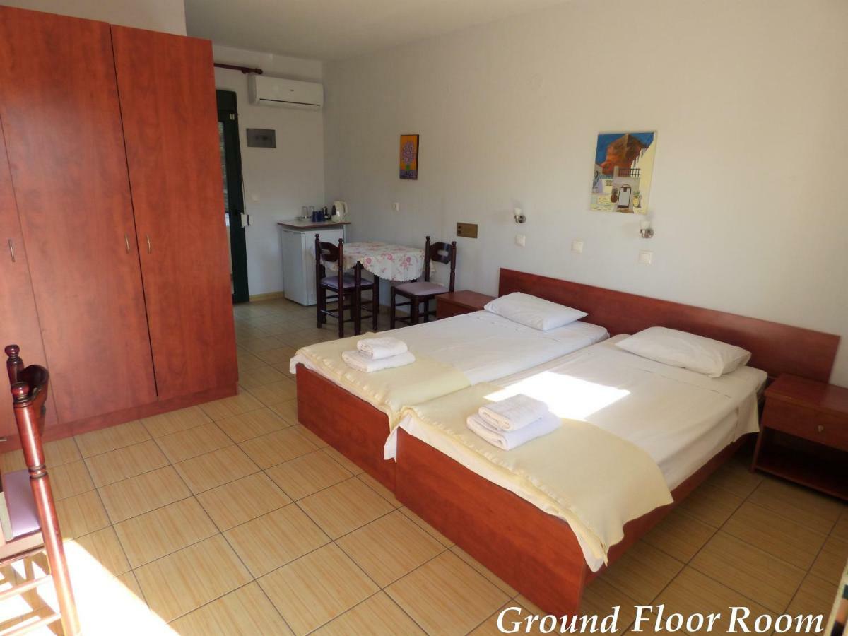 Dolphins Apartments & Rooms Лименас Екстериор снимка