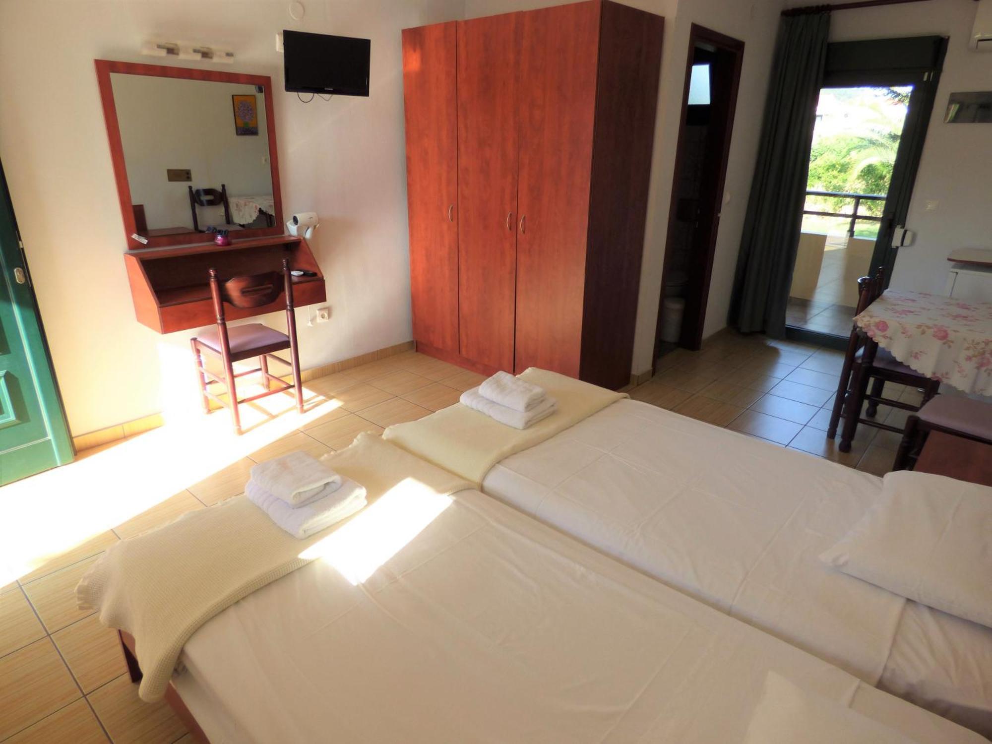 Dolphins Apartments & Rooms Лименас Екстериор снимка