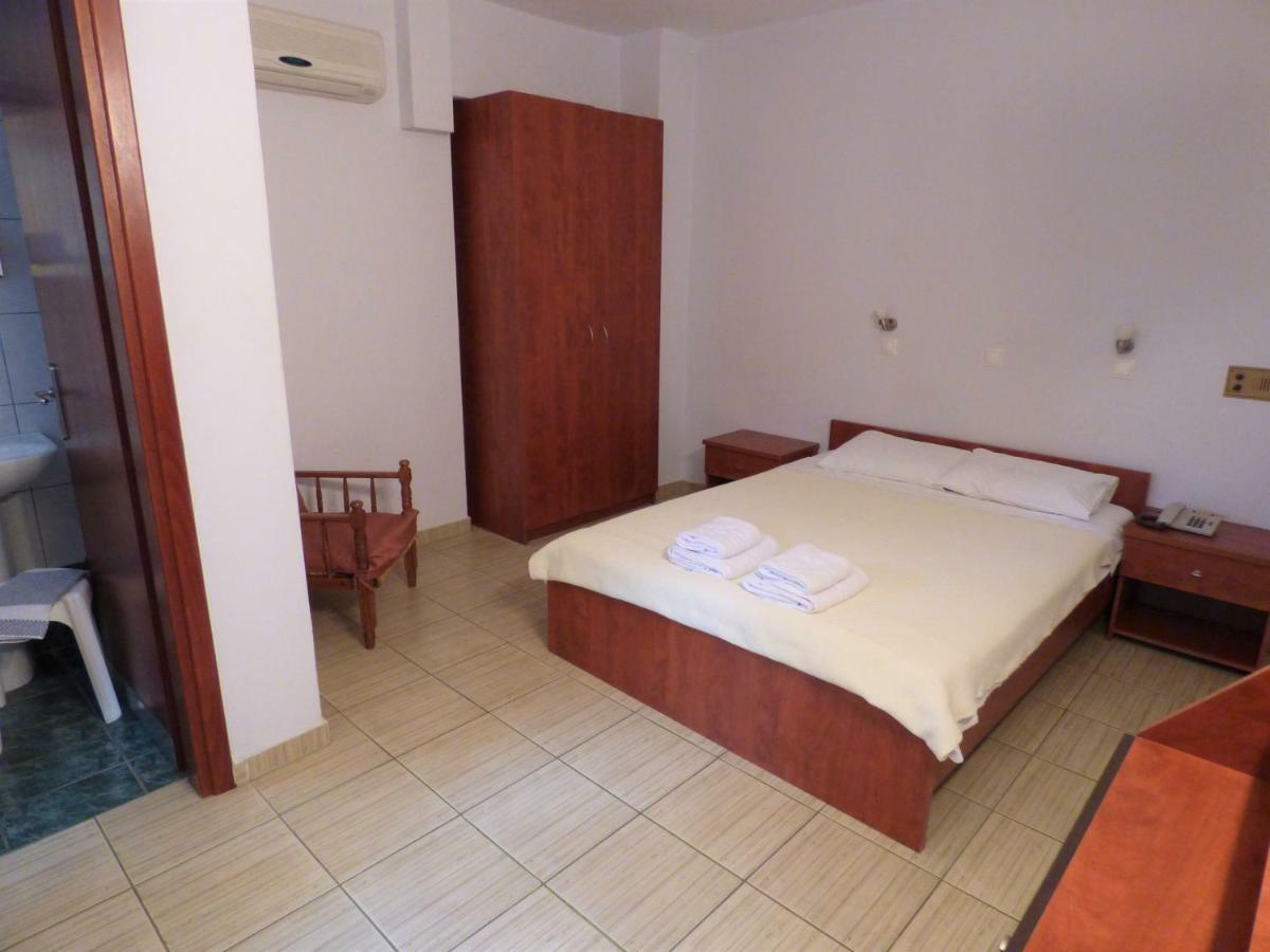 Dolphins Apartments & Rooms Лименас Екстериор снимка