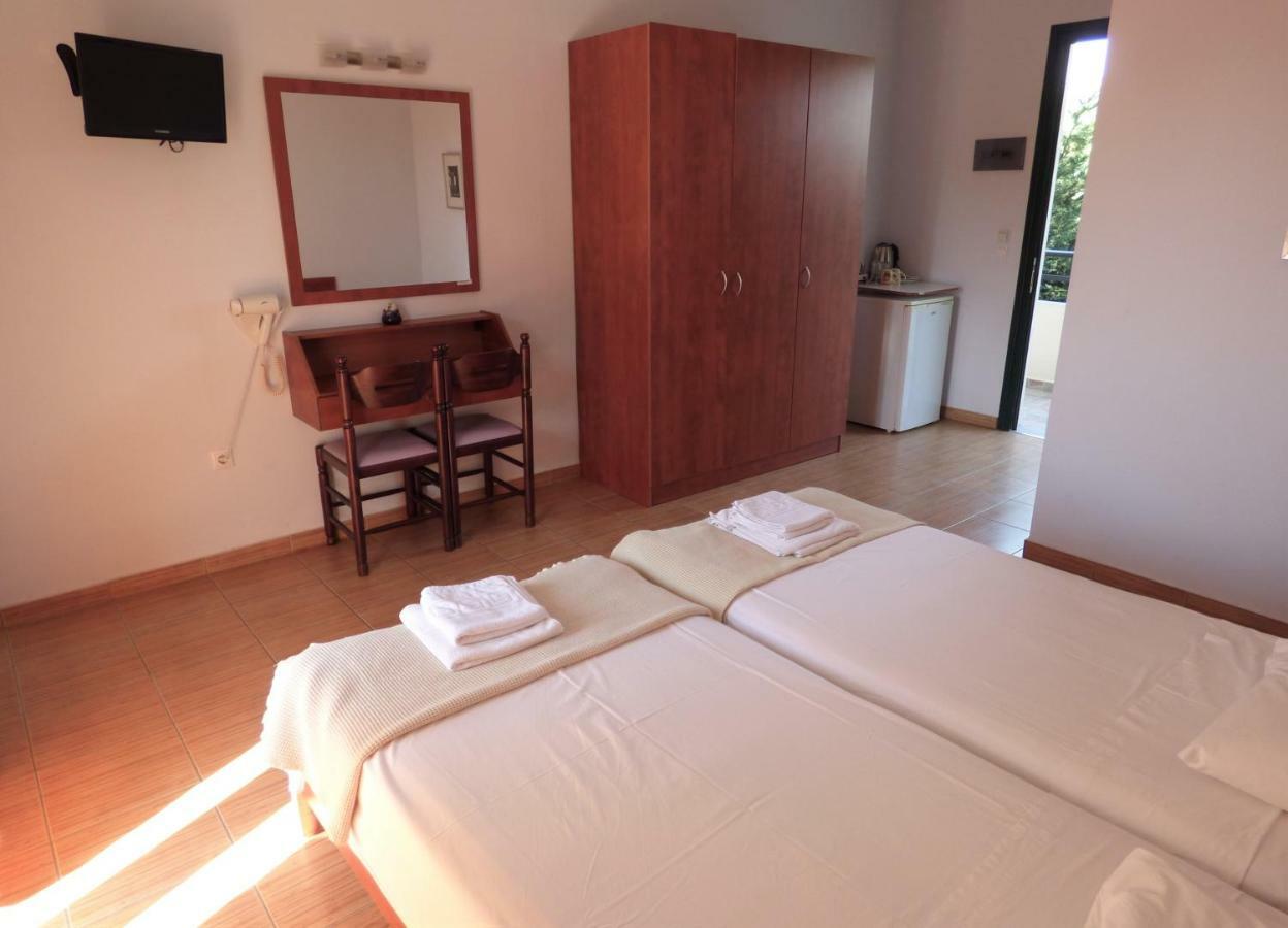 Dolphins Apartments & Rooms Лименас Екстериор снимка