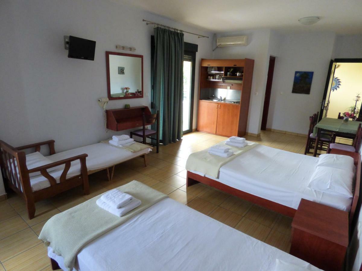 Dolphins Apartments & Rooms Лименас Екстериор снимка