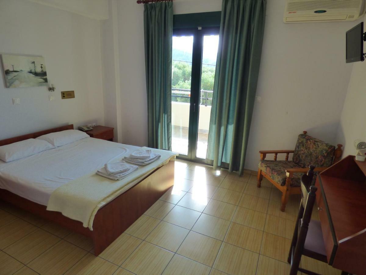 Dolphins Apartments & Rooms Лименас Екстериор снимка